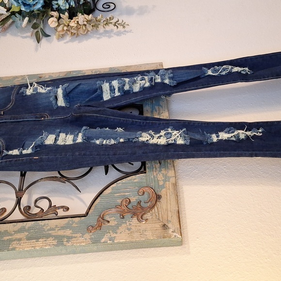 SWANK High Rise Ripped & Distressed Skinny Leg Jean.  Size 1 - Picture 6 of 13